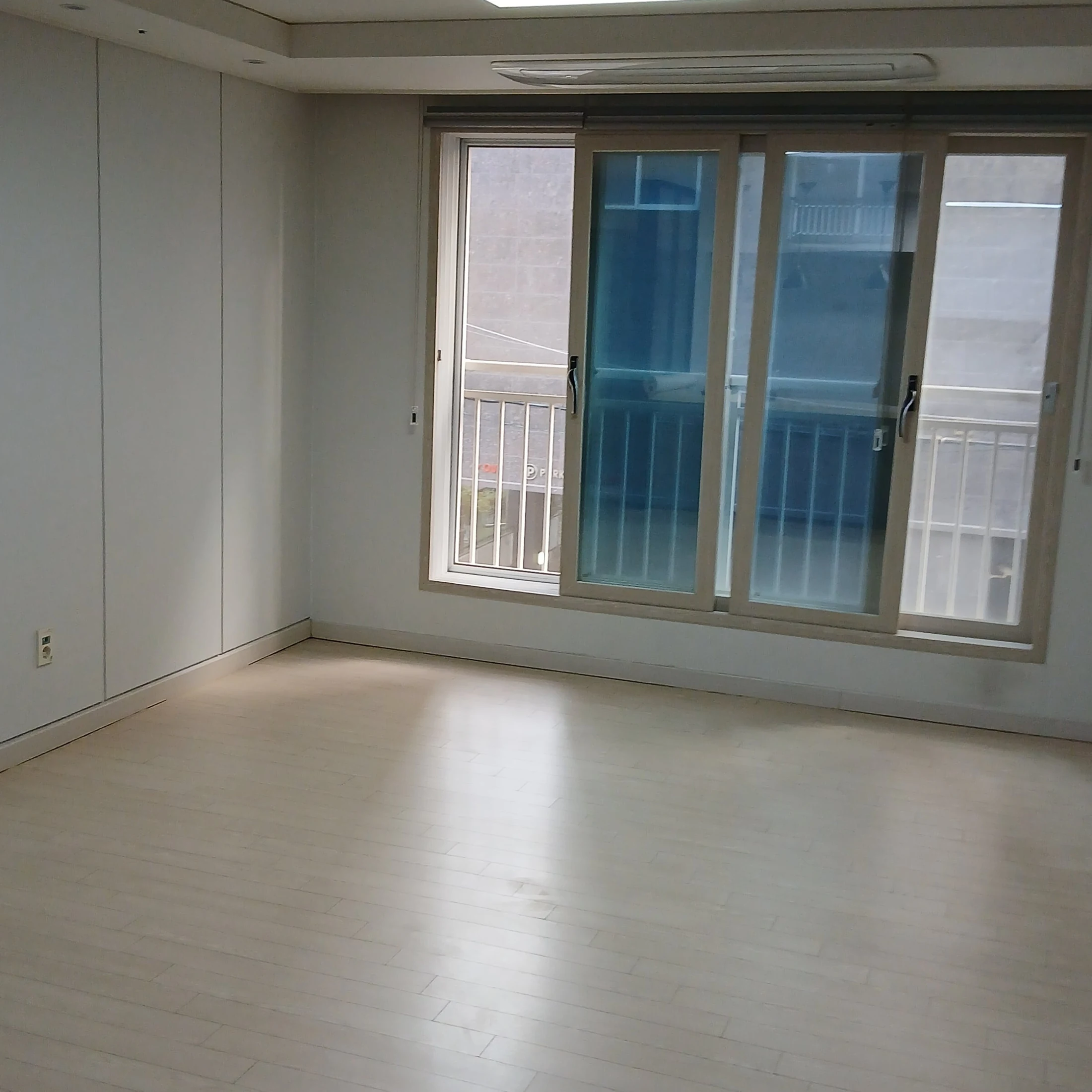 Clean empty residential space after professional deep cleaning